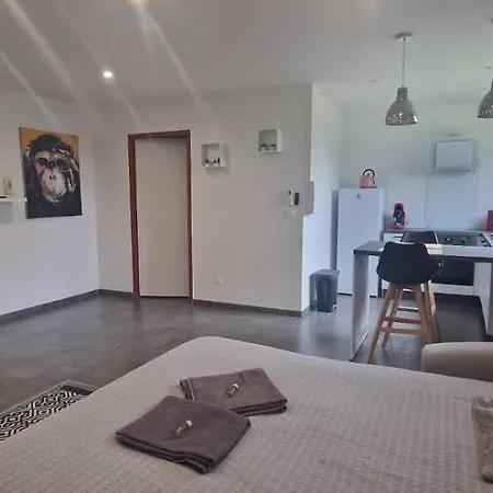 A La Campagne Sans Vis A Vis Apartment