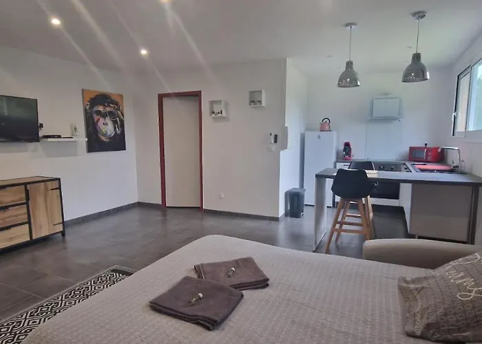 A La Campagne Sans Vis A Vis Apartment